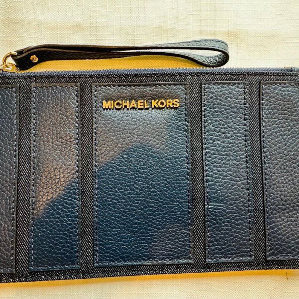 Michael Kors Brooklyn Applique Navy Blue Large
Zip Clutch NWT - Picture 11 of 12